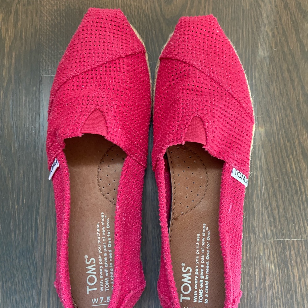 Toms fuchsia espadrille loafers size 7.5. Brand new never worn